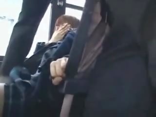 Scioccato teengirl tastata in autobus