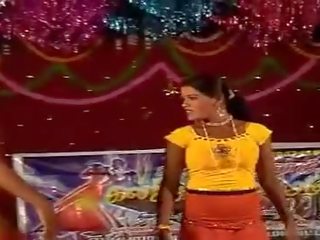 Fascinating tremendous Indian Girls Dance