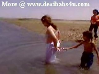파키스탄의 sindhi karachi 아줌마 나체상 강 목욕