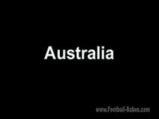 Warga australia hottie dalam bola sepak jersey