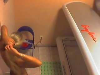Spy cam placed in wellnes capture a groovy blonde clip