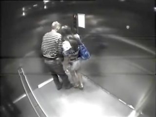 Amateur couple baise en ascenseur - pornrough.com