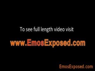 Homo emo que muestra su grande eje en autodisparo por emosexposed
