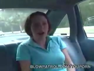 Politi blir blowjob i bil