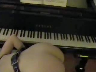 Klavír lekcie naplácat na zadok