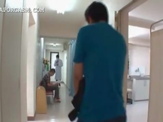 Giapponese tettona infermiera succhiare putz a lavoro