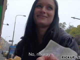 Real amateur Czech streetwalker Rosalinda nailed for money