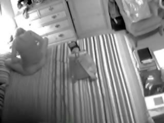 Vogëlushe mami i kapuri masturbim në i fshehur spiun kamera kapëse