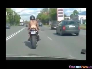 Nackt auf motorcycle