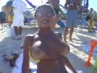 Groovy Bodybuilder Chick At The Beach Can start Her Titties Jump