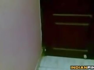 Intialainen täti kiusanteko hänen elin varten the kamera