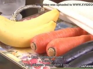Sayuri má a nepříjemný čas s někteří vegetables