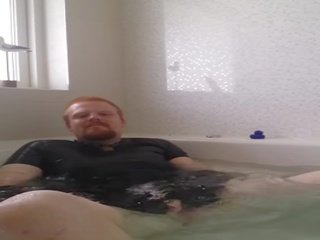 Rubbercub masturbación en bañera
