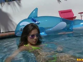 Nina jakob blendend unterwäsche stunner masturbieren von ein schwimmbad