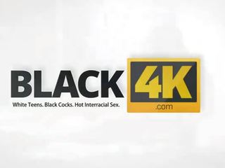 Black4k. vergine nero bellimbusto su bianco hottie in meraviglioso sporco film azione
