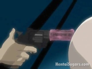 Erotisk brunette manga minx får muff knullet av en stor pistol