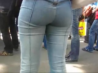 תחת ב הדוקה pocketless ג'ינס