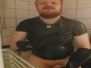 Rubbercub masturbación en ducha